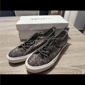 Gypsy Jazz Black and White Sneakers